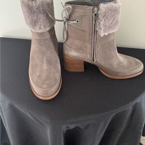 UGG-Women's Suede Ankle Boot